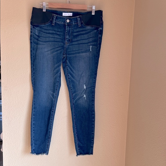 EUC KanCan Maternity Jeans 11/29 - Picture 1 of 11